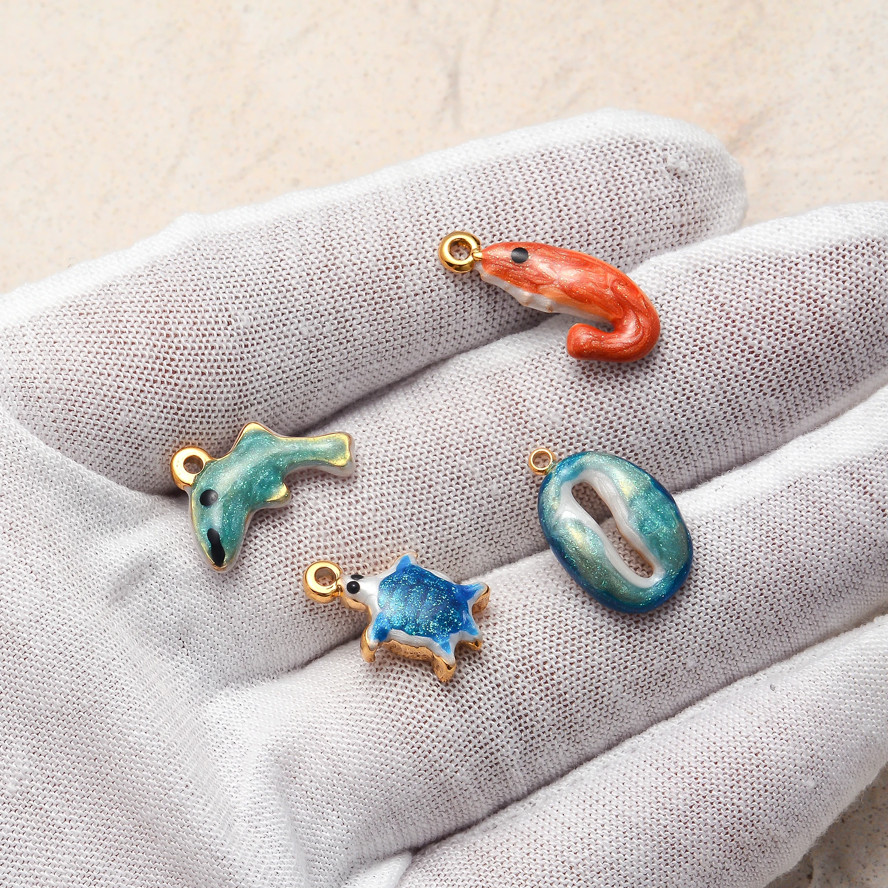 thumbnail image 2 of Glass Anmal Set, 23-37mm Mn Lampwork Glass Marne Anmals, Collect 2 of 10