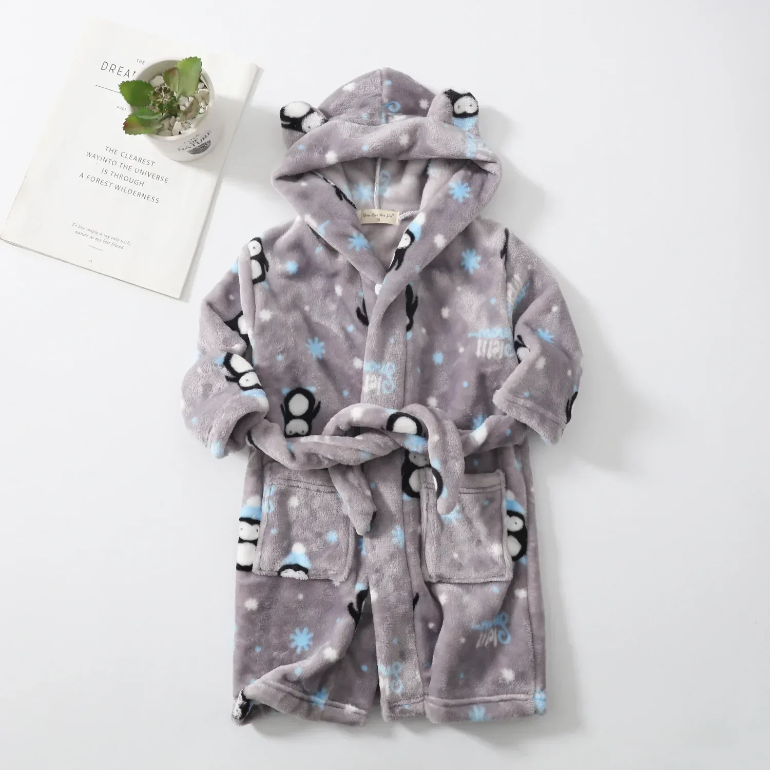 Cartoon Children's Robe Flannel Baby Bathrobe Long Sleeve Hooded Kids Bath Robe Lovely Animal Child Boy Girls Robes Kids Clothes