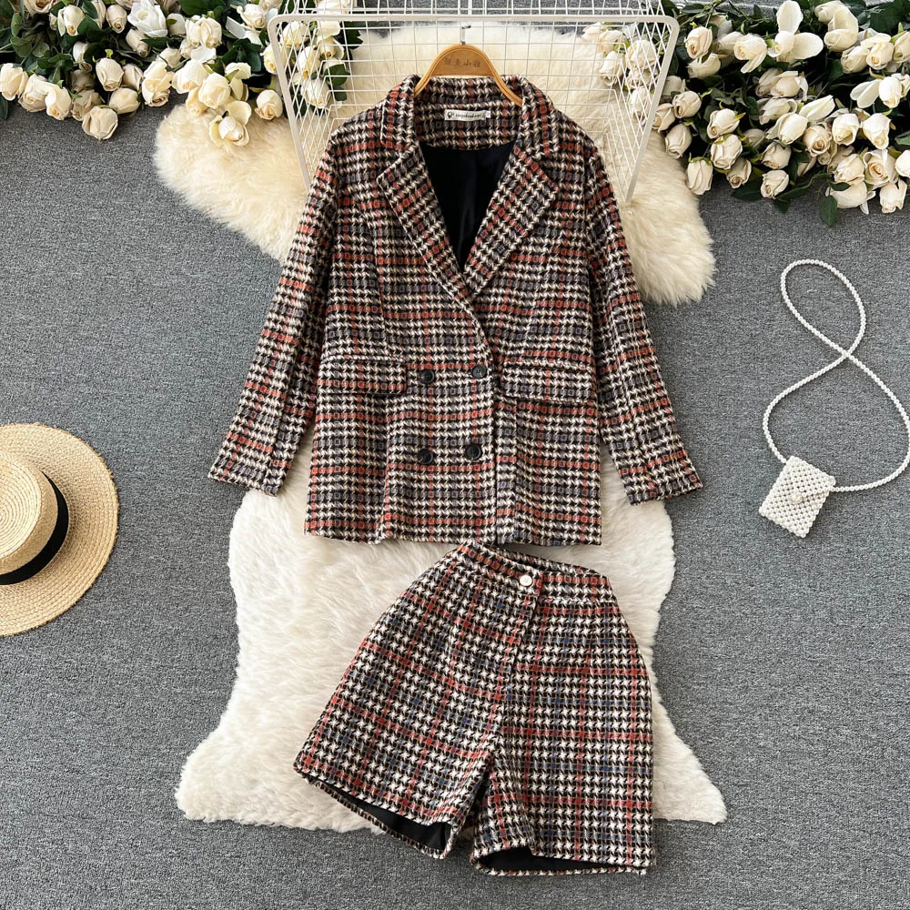 

Autumn Ladies Temperament Plaid Long-sleeved Suit Jacket Loose Wide-leg Shorts Shorts Small Fragrance Two-piece Suit