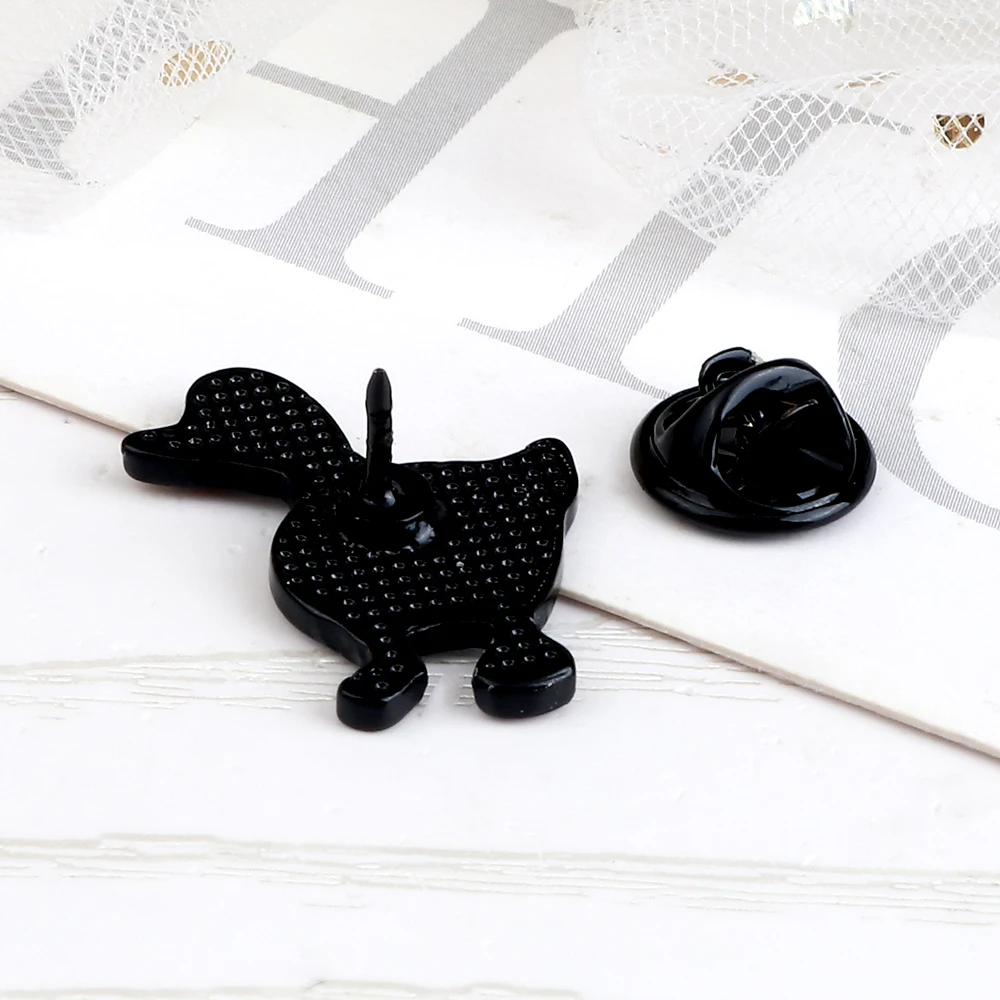 Funny White Goose Brooches Enamel Pins Cartoon Fat Duck with Knife Badges Backpack Hat Shirt Lapel Pin Jewelry Gifts for Friends enamel pins animal brooch cartoon brooch pin brooches clothing brooch enamel brooches