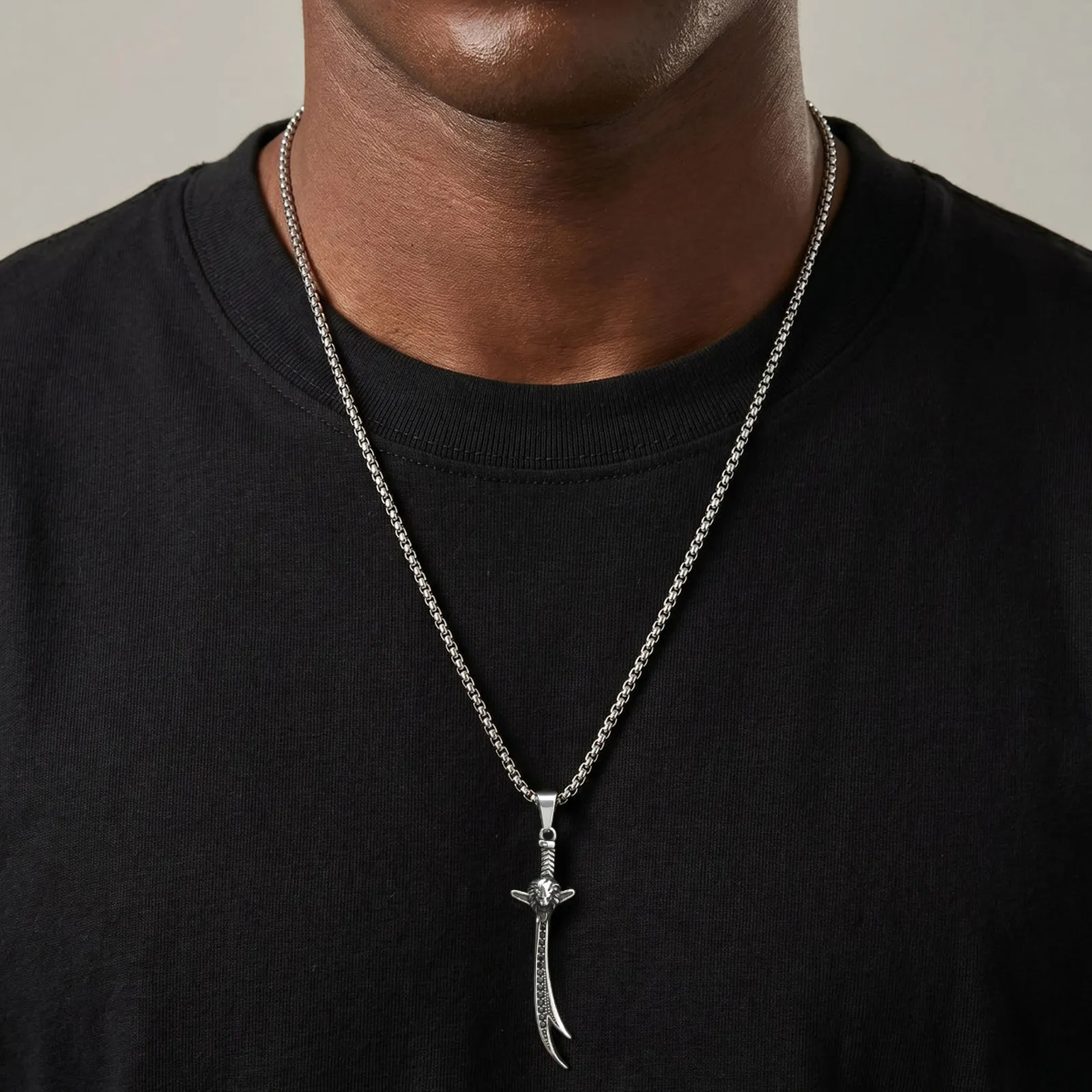 Vnox Herren-Halskette aus Edelstahl mit Löwenkopf und Klingenanhänger, Gothic-Halskette mit schwarzem Zirkon und Kastenkette, Punk-Schmuck, Geschenk für Ihn