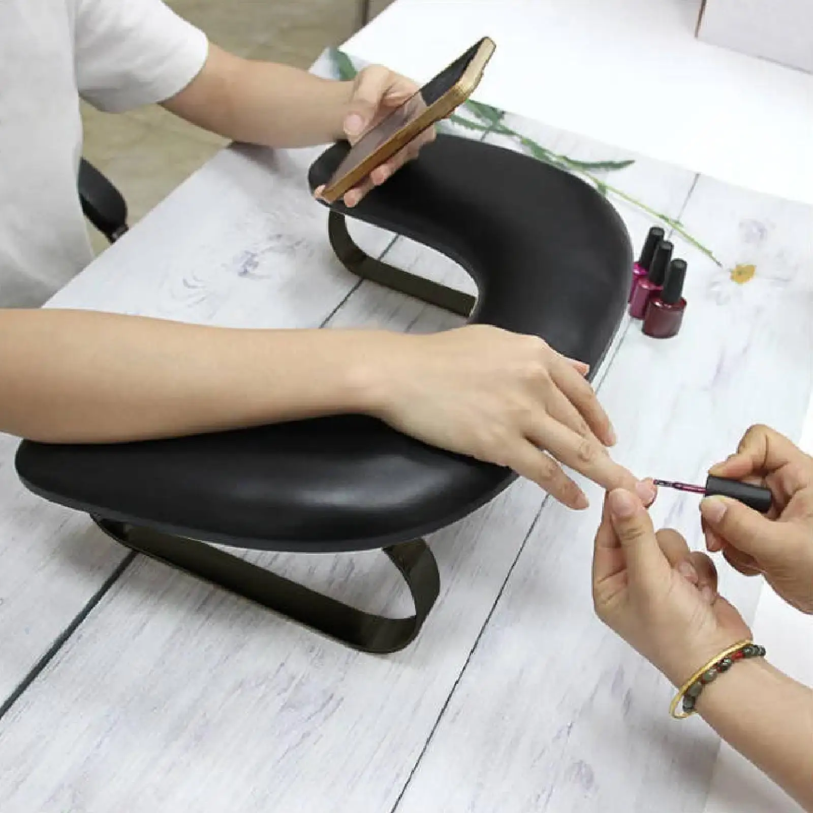 Manicure Arm Rest Stand Comfortable U Shape Hand Nail Pillow Nonslip Cushion Nail Art Hand Rest for Salons Acrylic Nails