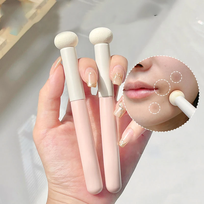Small Mushroom Concealer Brush For Spots Acne Marks Dark Circles Soft