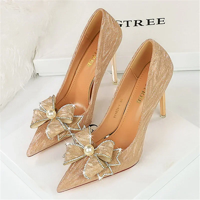 Women Gentle 7.5cm 10.5cm High Heels Scarpins Wedding Bridal Low Heels Lady Pearl Crystal Bowknot Luxury Party Gold Silver Pumps 2