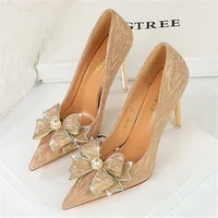 Women Gentle 7.5cm 10.5cm High Heels Scarpins Wedding Bridal Low Heels Lady Pearl Crystal Bowknot Luxury Party Gold Silver Pumps 2