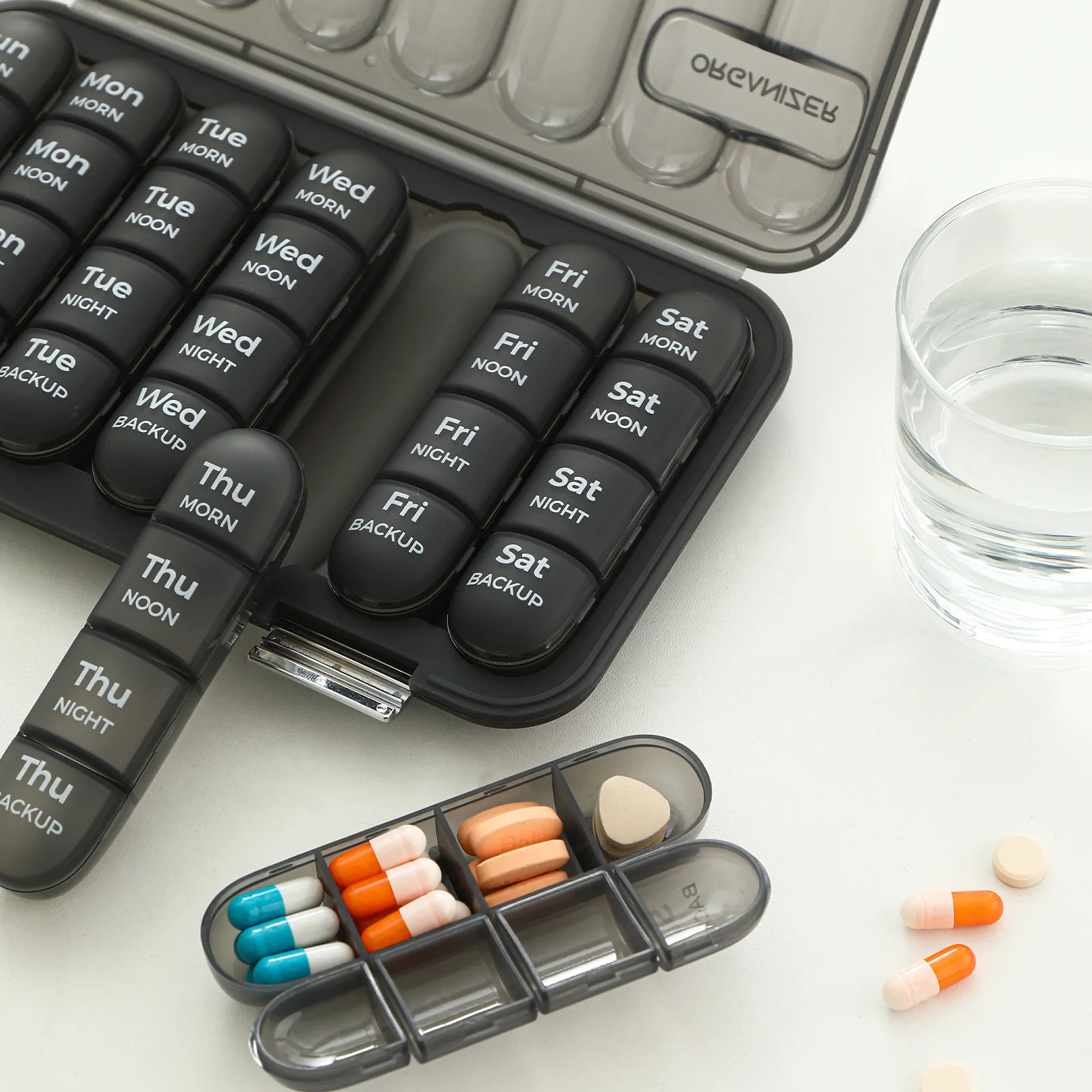 7 Day Pill Organizer 21/28 Compartments Large Pills Organizer Case for Medicine Vitamins Medication Travel Home Weekly