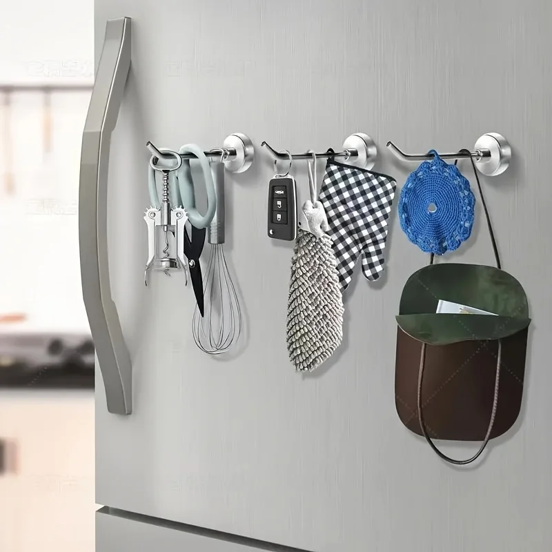 Približeni prikaz snažnog magneta pričvršćenog na metal