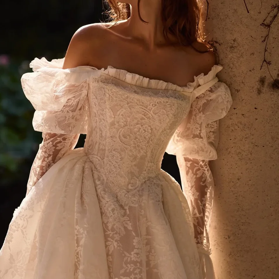 Elegant Off Shoulder Lace Appliquins Pleat A-Line Bride Wedding Dresses Bridal Gowns Customized