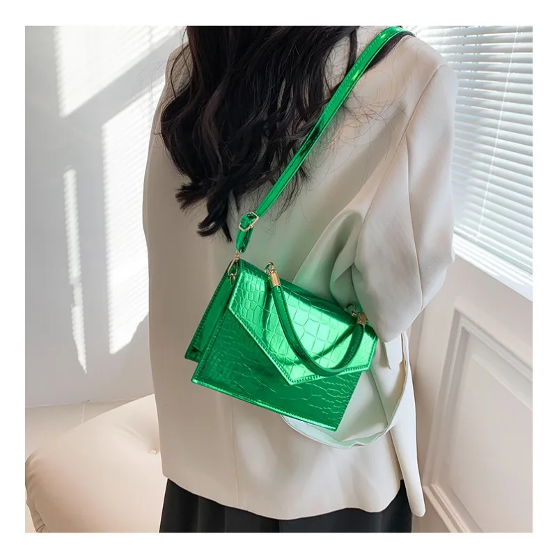 Рисунок 3 - Маленькая Яркая модная сумка через плечо