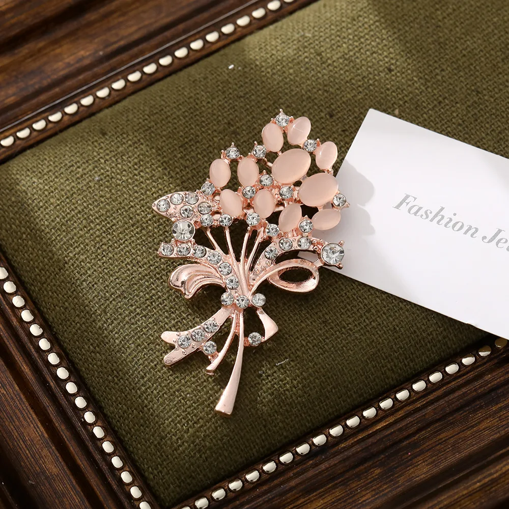 女性用のファッショナブルなキャットアイストーンのスイートフラワー