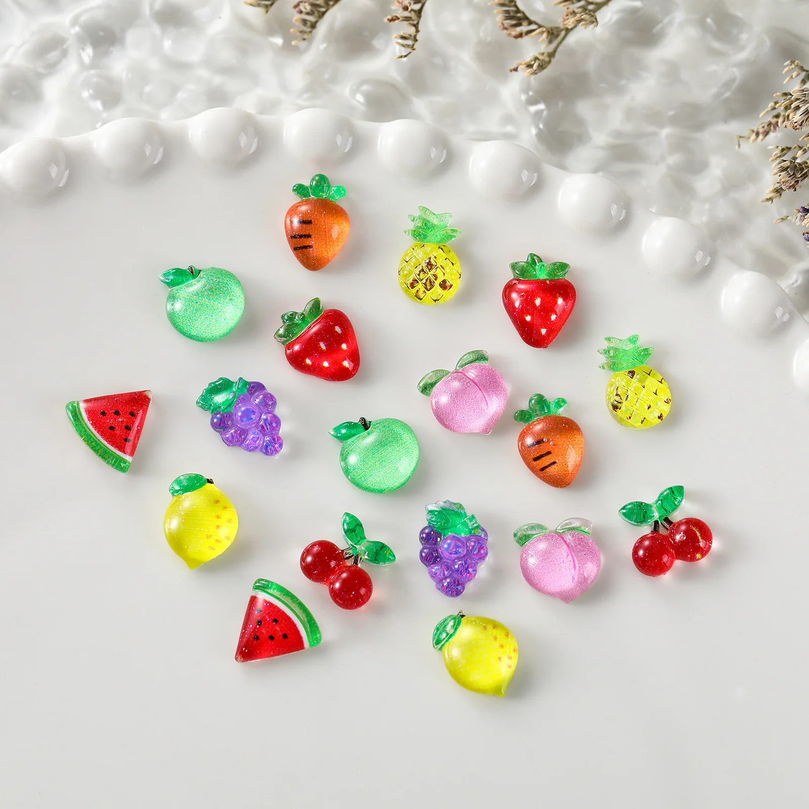 100Pcs 체리 네일 아트 매력 DIY 네일 장식을 위한 디자인을 특징으로 하는 수지 과일 시리즈, 신선하고 활기찬 매니큐어에 적합