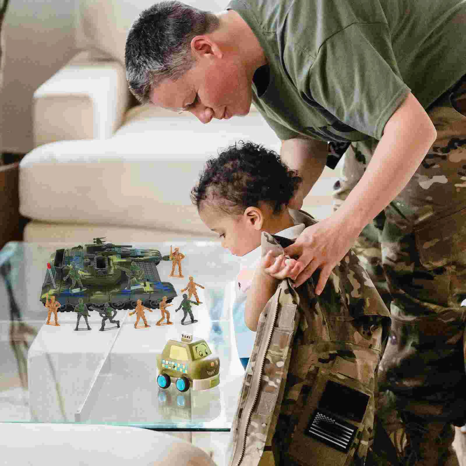 

1Set Large Size Emulational Tank Toy with Random Soldiers Inertia Toy for Children