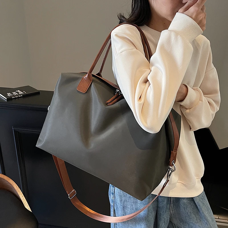 Borsa alla Moda di Grande Capacità con Dettagli in Pelle, Semplice e Versatile, un Must-Have per il Pendolarismo e lo Shopping - immagine 4