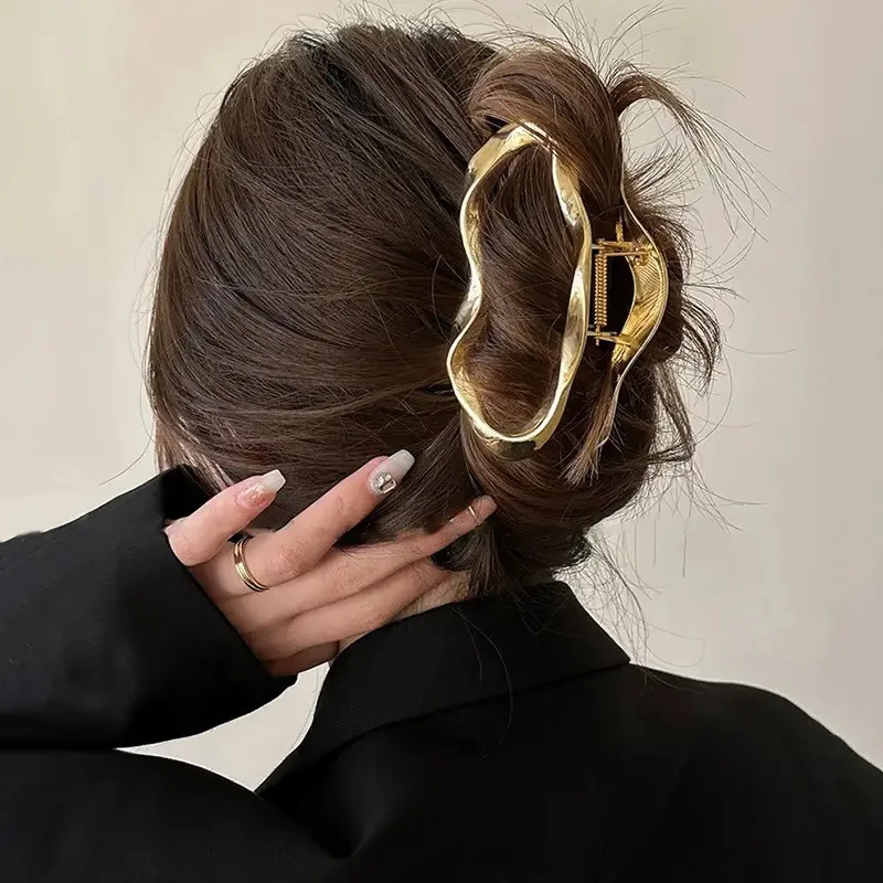 Elegant Cloud-Shaped Metal Hair Clip - Stylish Anti-Slip Fashion Accessory
