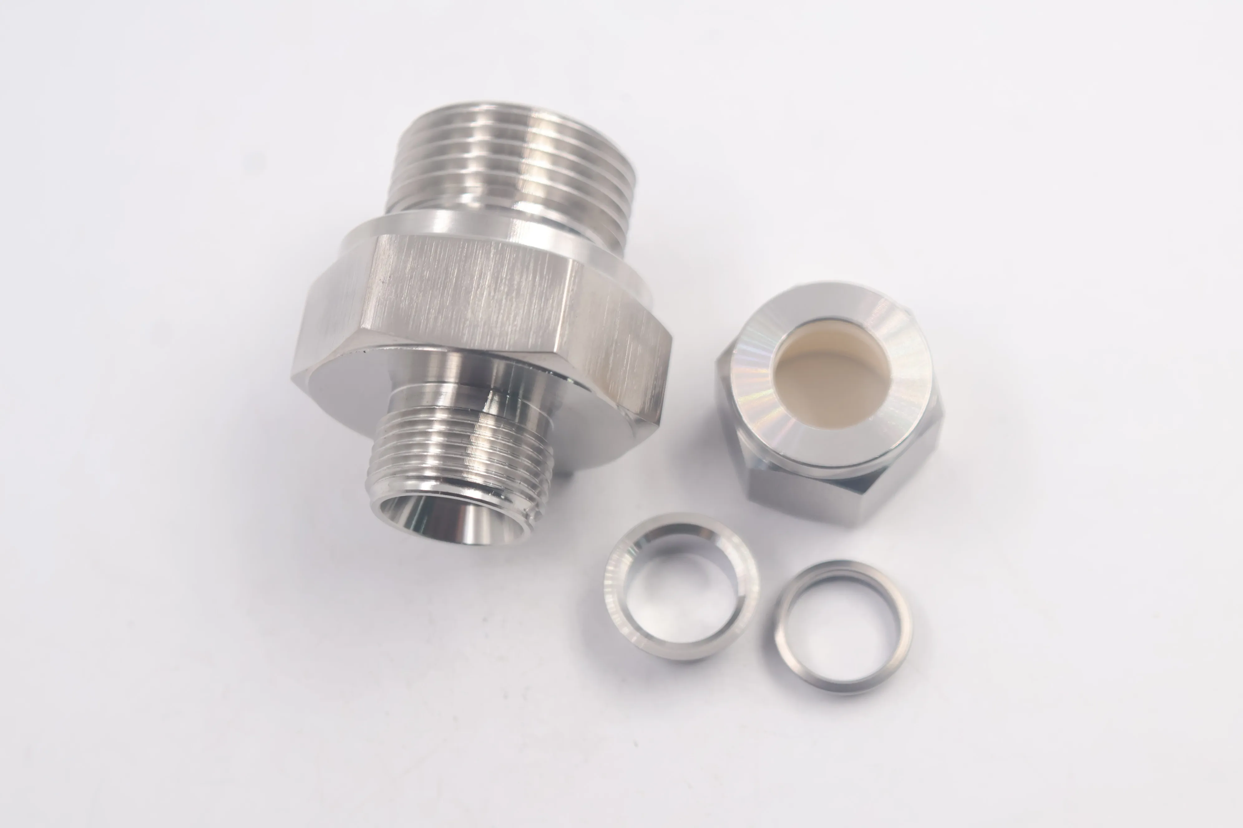 SS-12M0-1-12RS, Tube Fitting, Male Connector, 12 mm Tube OD x 3/4 in. Male ISO Parallel Thread, Straight Shoulder