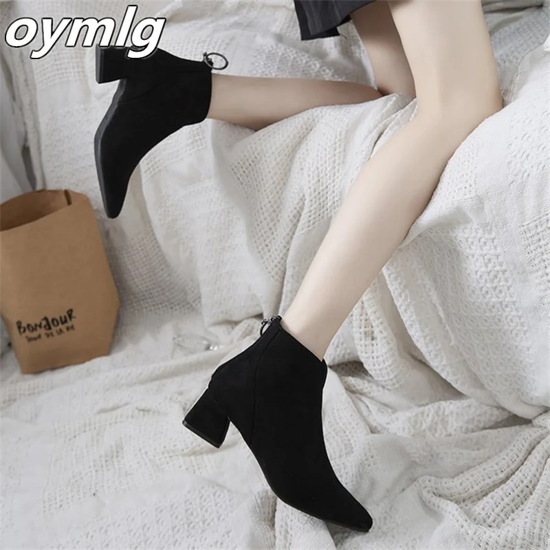 V-neck short boots for women in autumn and winter 2023, new suede pointed thick heels fashion boots, back zippered bare boots