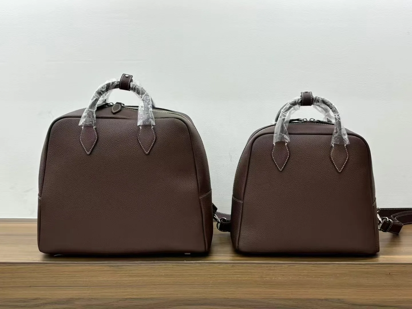 FIRMRANCH Minimalist Design Korean Niche Brand Large Capacity Top Layer Cowhide Lychee Pattern Soft Commuting Backpack For Women 6
