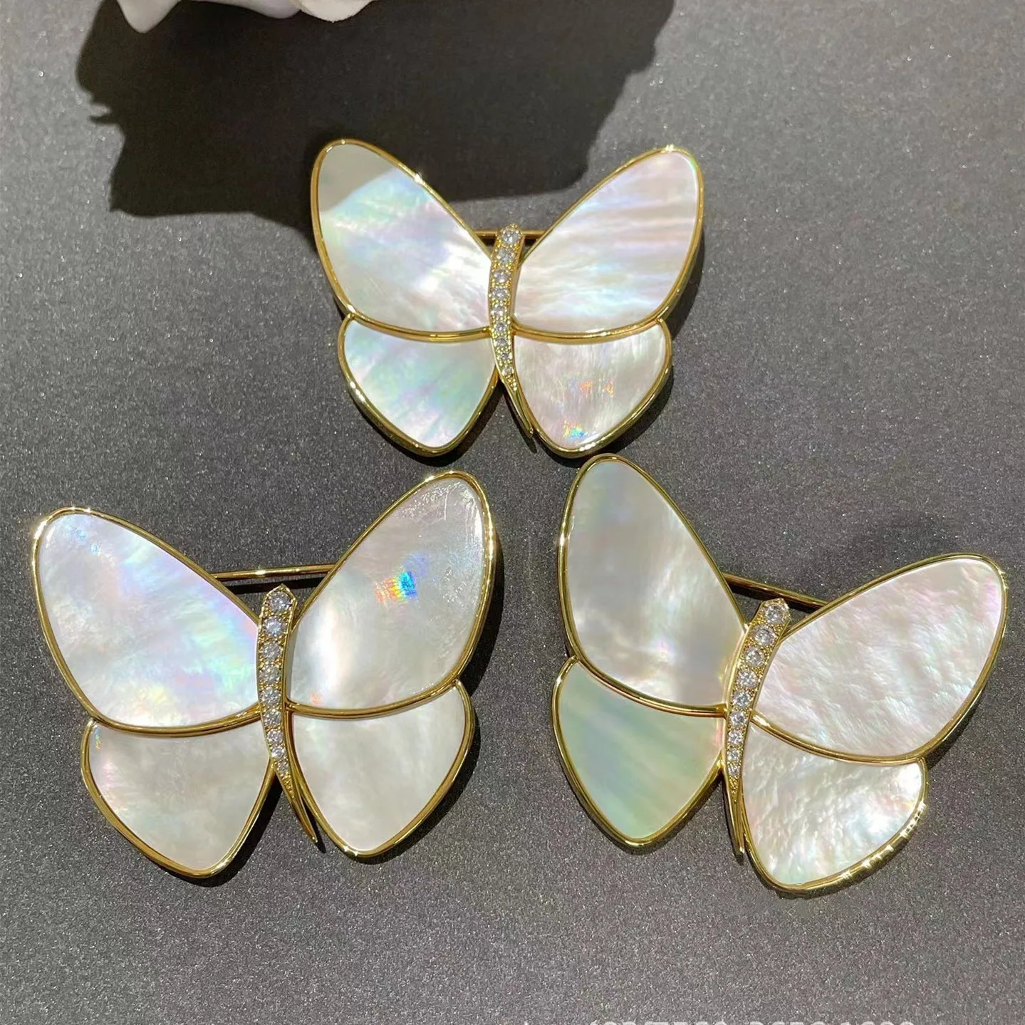 Fashion Classic Atmospheric Pearl Butterfly Brooches Pins Exquisite Inlaid  Zircon Insect Women's Brooch Jewelry Wholesale Gift