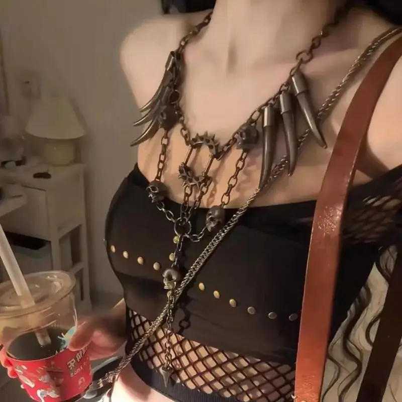 Collier Fantaisie Vintage en Métal - Accessoire Rétro Chic