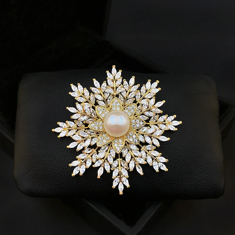 

1636 Exquisite High-End All-Match Snowflake Brooch Fashion Elegant Chic Big Flower Corsage Sweater Coat Pin Women Pearl Jewelry