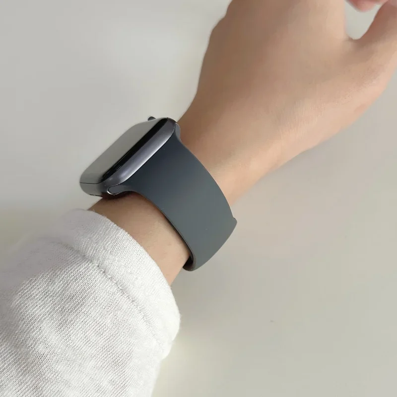Silicone Sport Band for Apple Watch - Versatile and Durable Strap Accessory