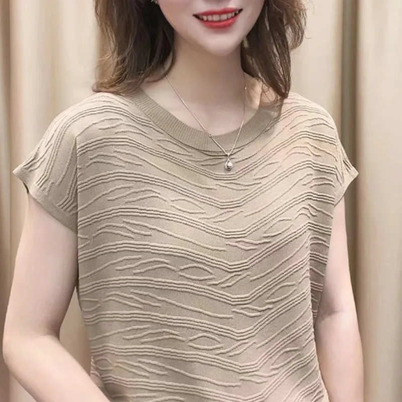 

Qu Zhu Ice Silk Spring/Summer Design Sense 3D Wave Bat Sleeves Casual Loose Size Knitted Shirt Short Sleeve T-shirt for Women