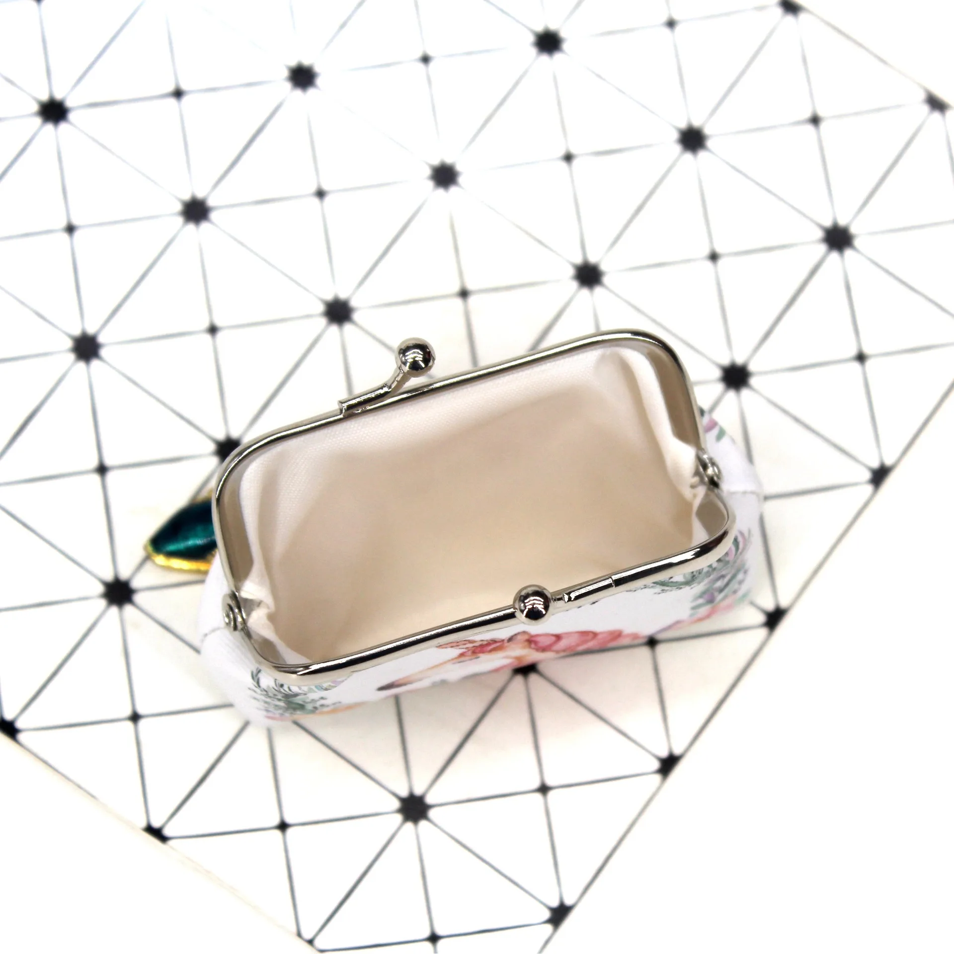 Рисунок 2 - Карманный Кошелек из искусственной кожи с пряжкой