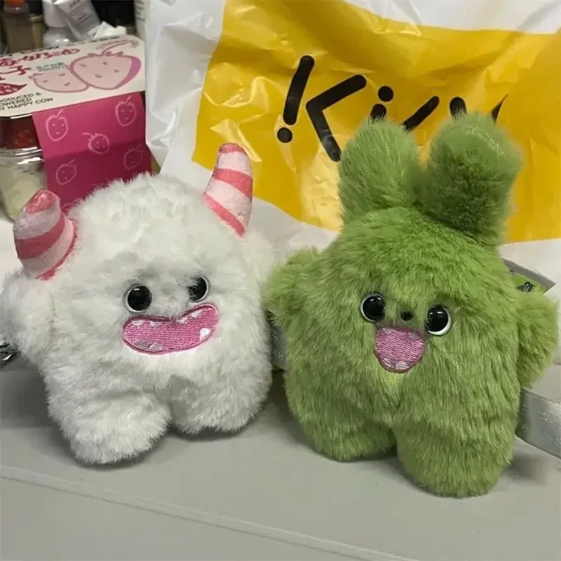 Plush Snow Monster Keychain para menina, adorável pingente macio recheado, chaveiro de carro acessórios, 1 PC, 2 PCs