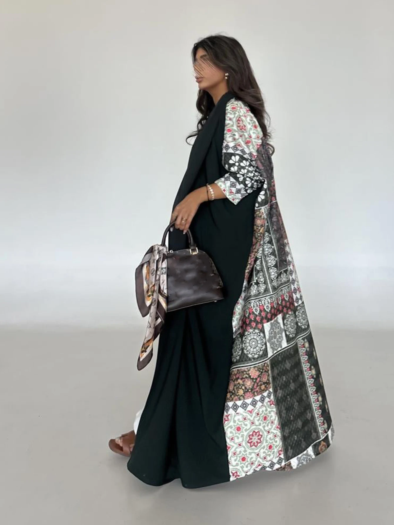 عباية فضفاضة حرير نقشة زهور