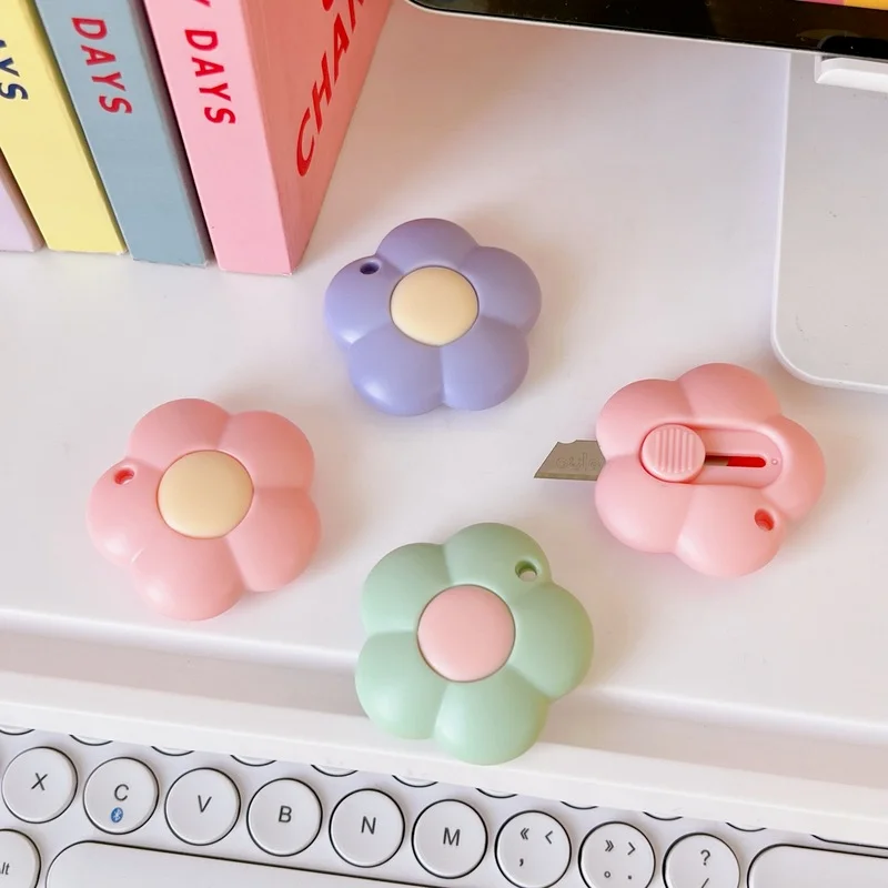 Cute Flower Dog Mini Portable Utility Knife Paper Cutter Cutting Paper Razor Blade Office Stationery Cutting Supplies utility knife paper cutter craft cutting knife