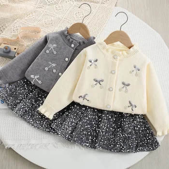 Abbigliamento per bambini 0-6 anni ragazze coreane lavorate a maglia eleganza Set di due pezzi Cardigan a maniche lunghe Top + gonna corta a pieghe carina