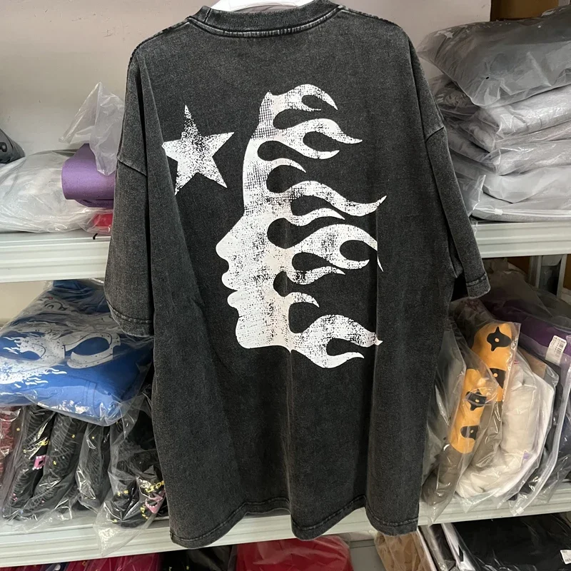 

Hellstar T-shirts Men Women High Quality Black Wash Do Old Short Sleeve Funny Yellow Devil Face Print T Shirt Real Photos