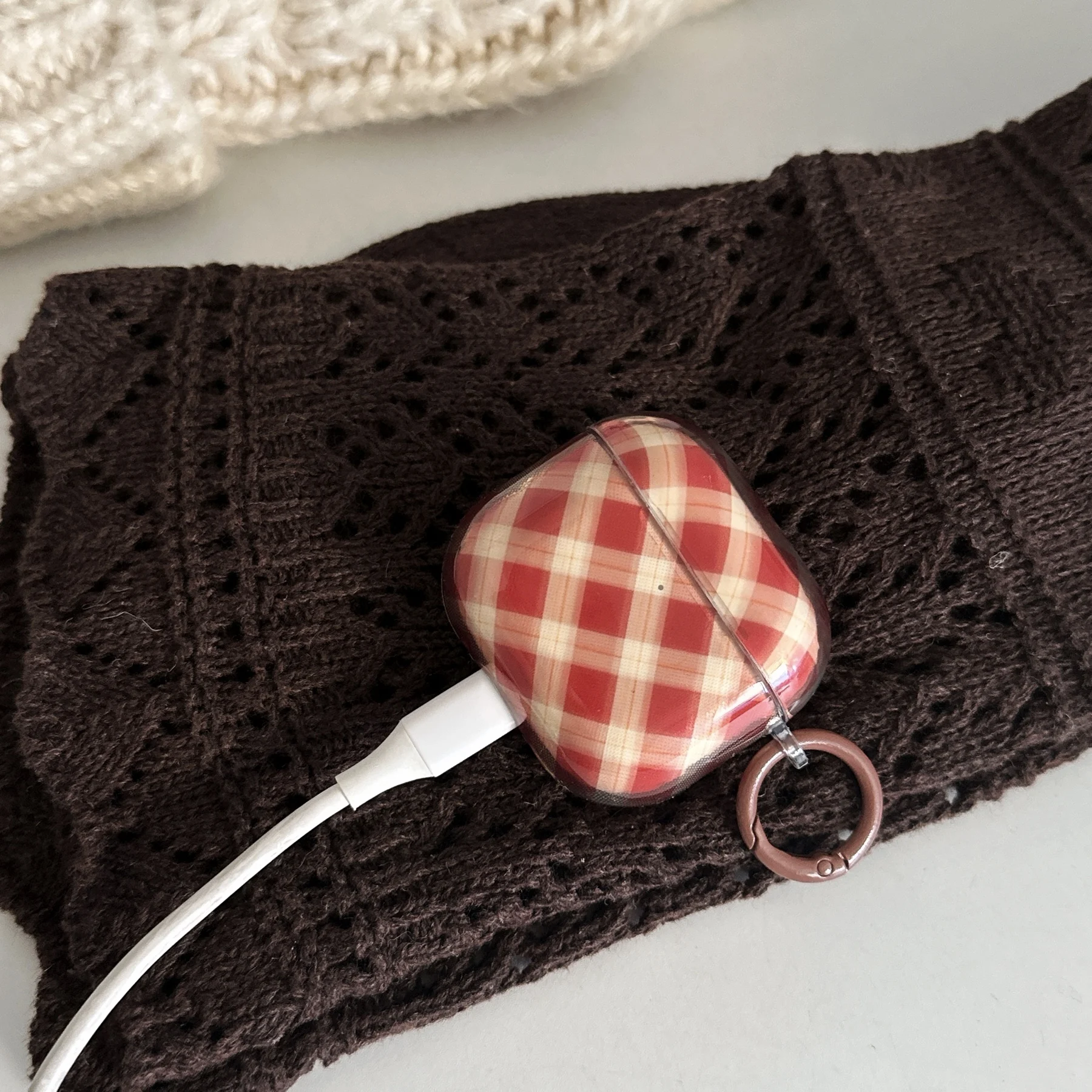 Retro Red Argyle Diamond-Pattern Transparent Protective Earphone Case