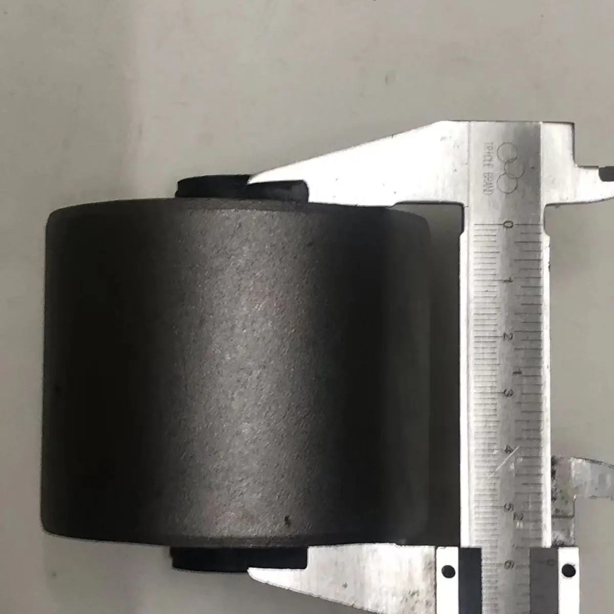Rear Trailing Arm Bushing For Mitsubishi Pajero Bobcat V93 V97 V73 V75 V77 MR510418