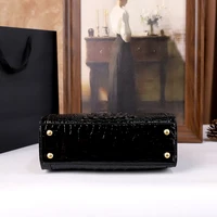 Nouveau Sac à Main 2025 pour Femme d'Âge Moyen à Motif Crocodile, Sac à Main Haut de Gamme avec Poignée en Bambou Véritable, Sac Bandoulière Unique 6
