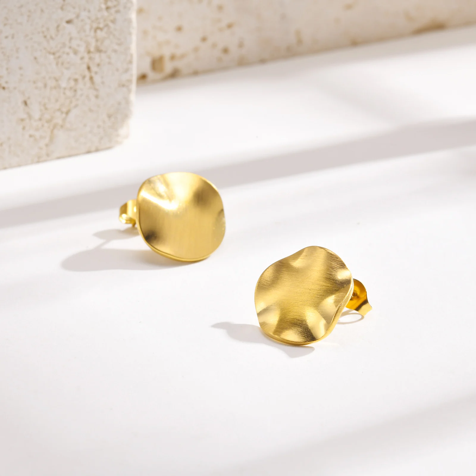 Orecchini a bottone vintage in argento sterling dorato con zirconi cubici e oro 9 carati - Italia
