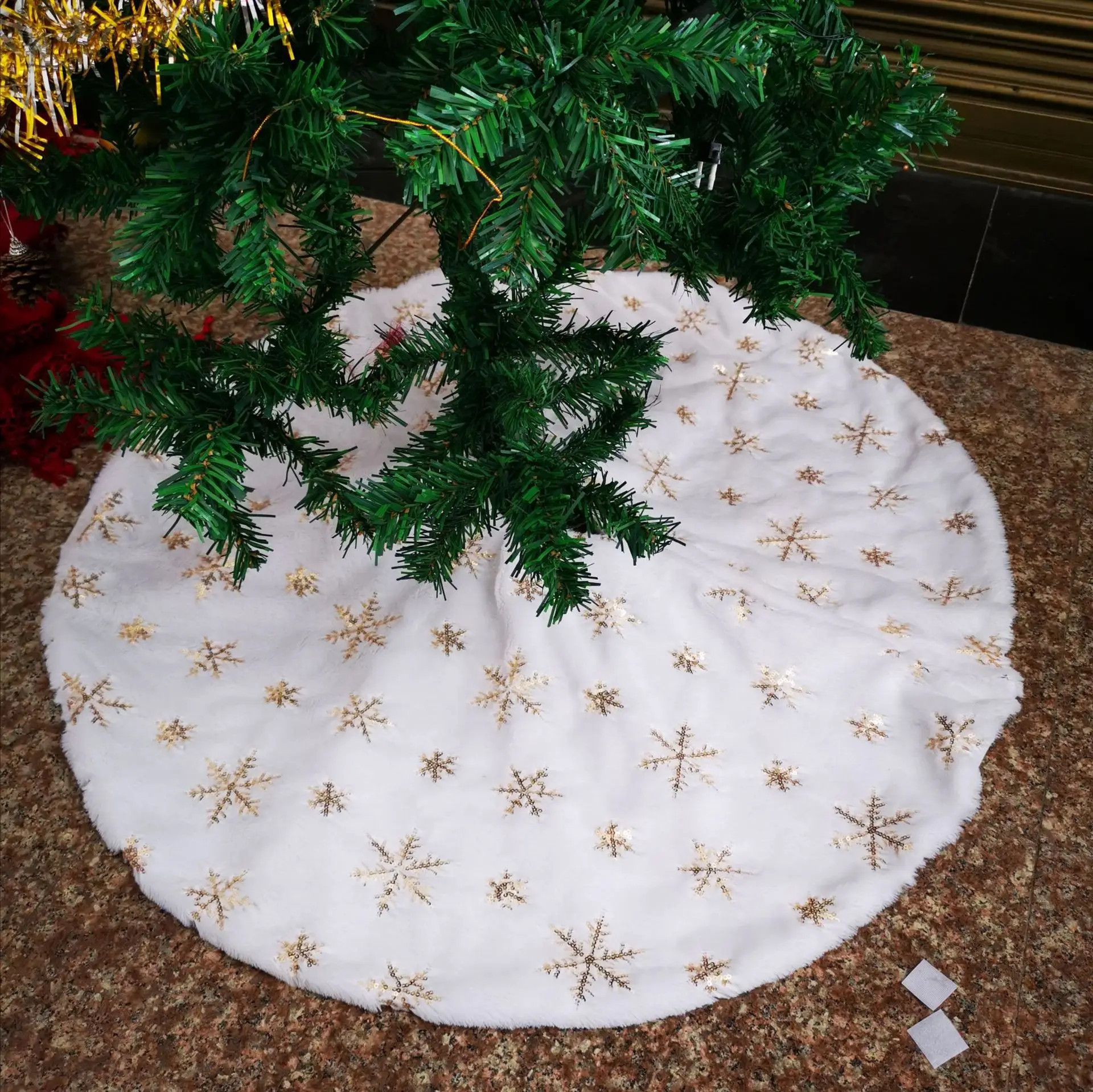 Christmas Tree Skirt Faux Fur Carpet Golden Snowflake White Plush Mat For Home