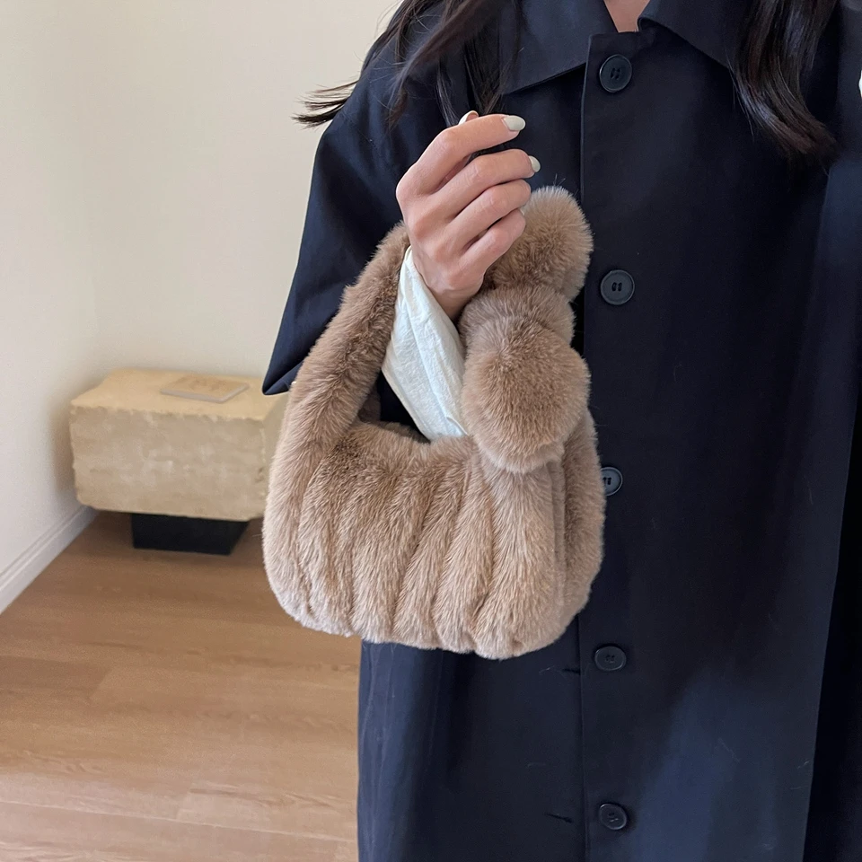 Small Plush Tote Women's Bag 2023 Winter Fluffy Messenger Bag Y2K Furry Pleated Handbag Faux Fur Shoulder Bag Knotted Cloud Bag