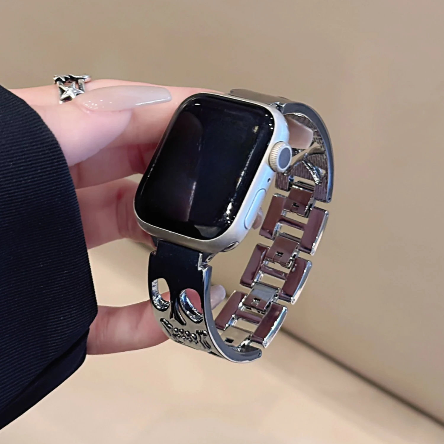 Personalisiertes Totenkopf-Metallarmband für Apple Watch 38/40/41/42/44/45/46 mm, einzigartiges Armband für iWatch Series Ultra S10/9/8/7/6 – Detail 5