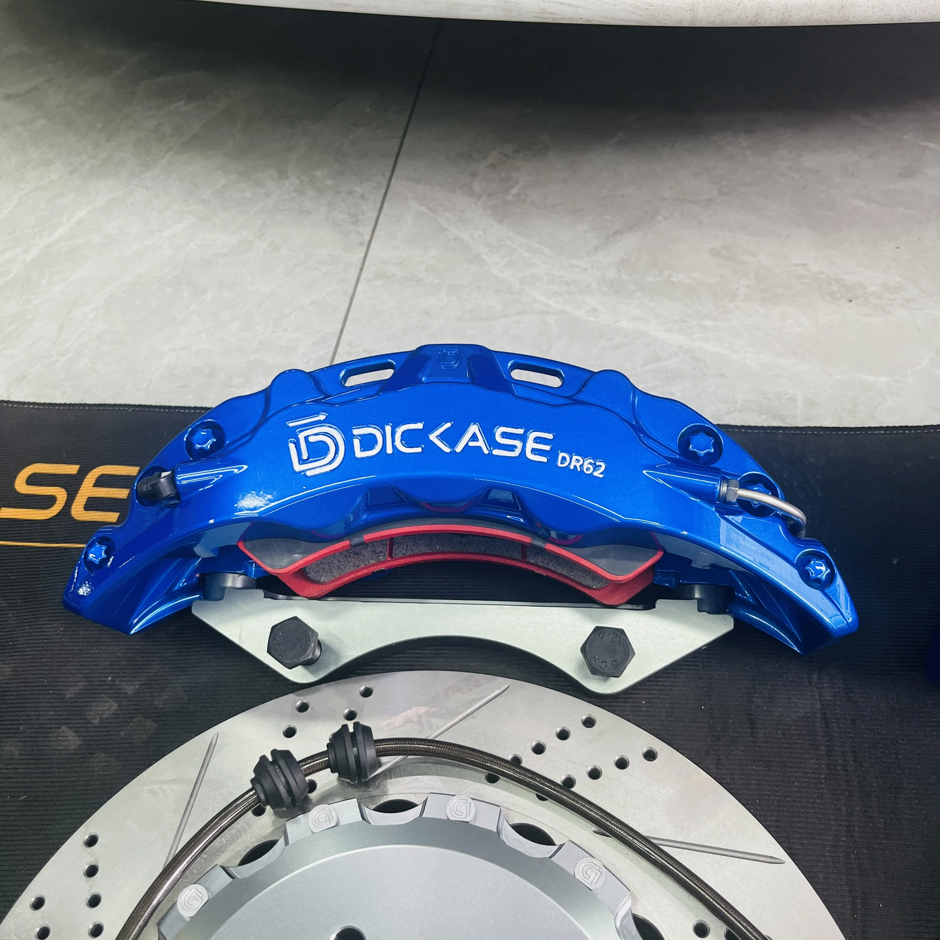 DR6/D42 Lightweight split forged calipers Dicase New design 6/4 piston with 345/355mm rotor for Chrysler 300c