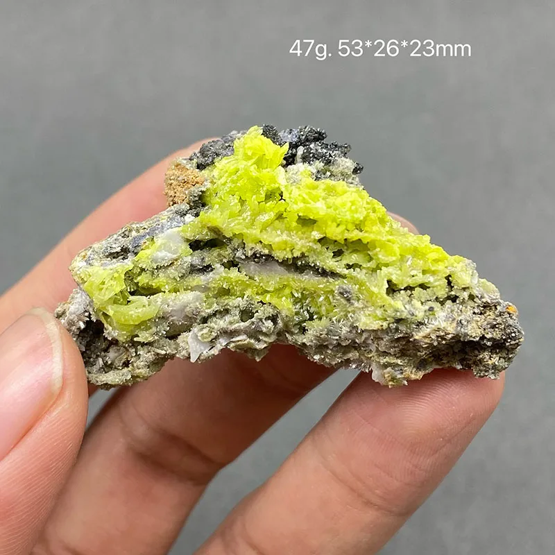 100% natural pyromorphite original stone mineral specimen cured crystal gem collection.