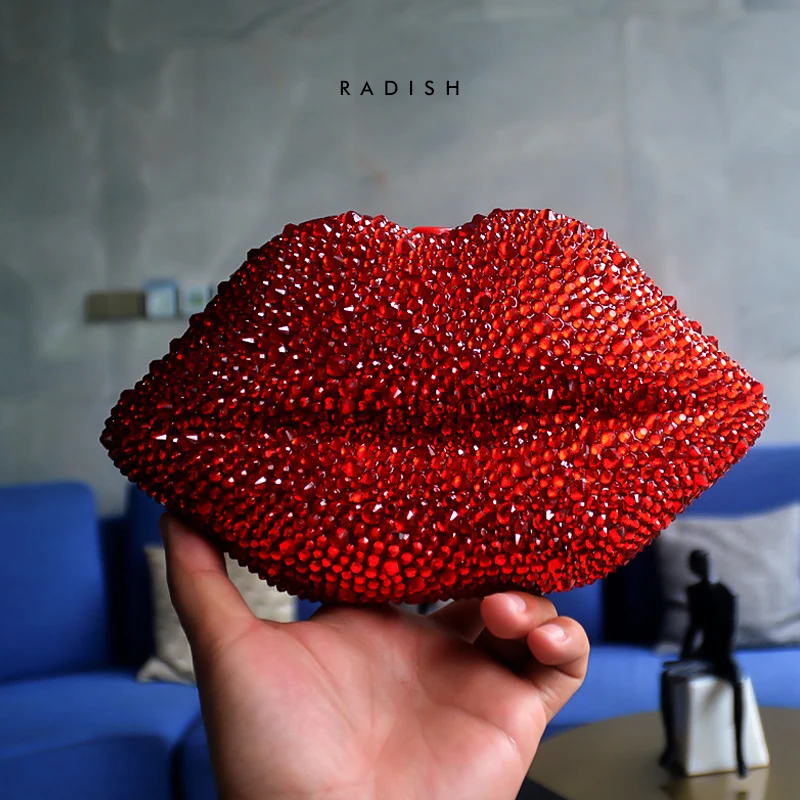 

[Valentine's Day Gift] Fashion New Handmade Diamond Embedding Exquisite Red Lip Texture Handheld Bag Women's Shoulder