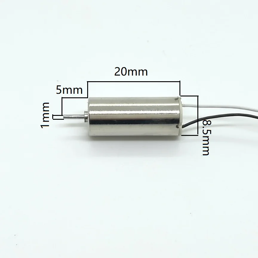 Moteur micro pour quadcopter posé sur une surface plane, avec vis de fixation et connecteur.