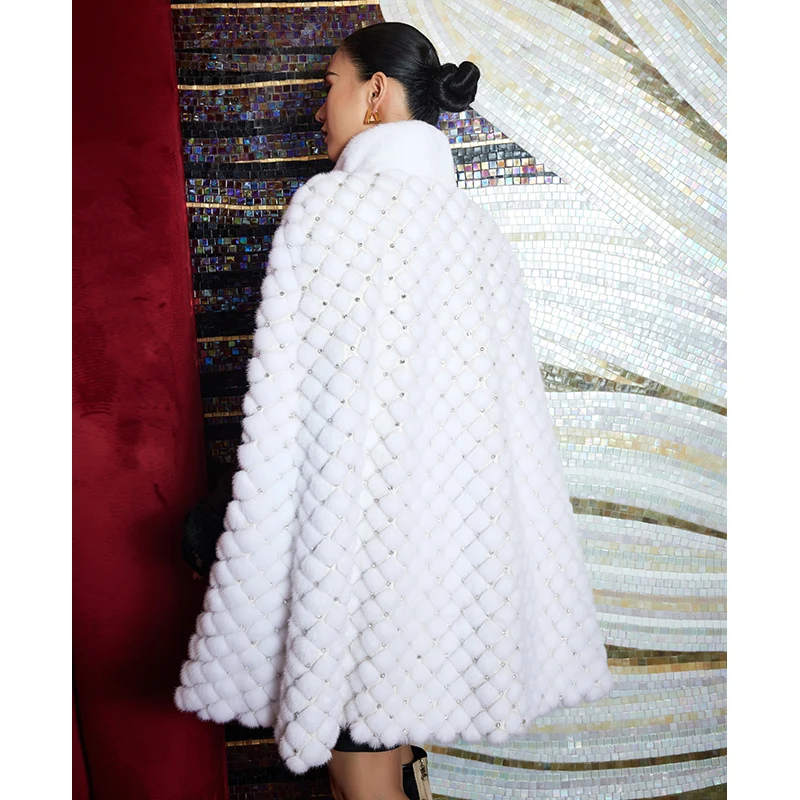 Рисунок 5 - Плащ 2223 из натурального норкового меха