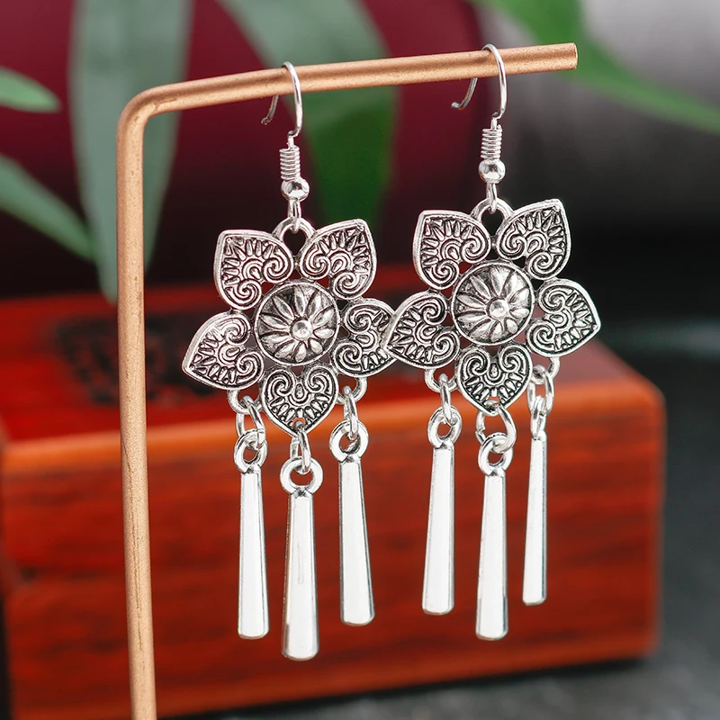 

Ethnic Flower Drop Earrings for Women Bohemian Antique Silver Tassel Pendant Dangle Earrings Girls Party Jewelry Accessories