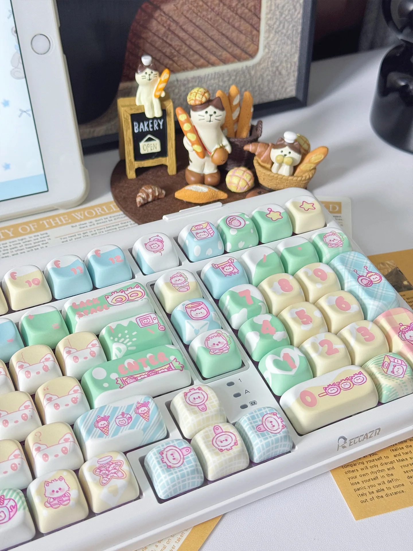 Kawaii Mao Profile Strawberry Cat Theme Keycaps (126 keys)