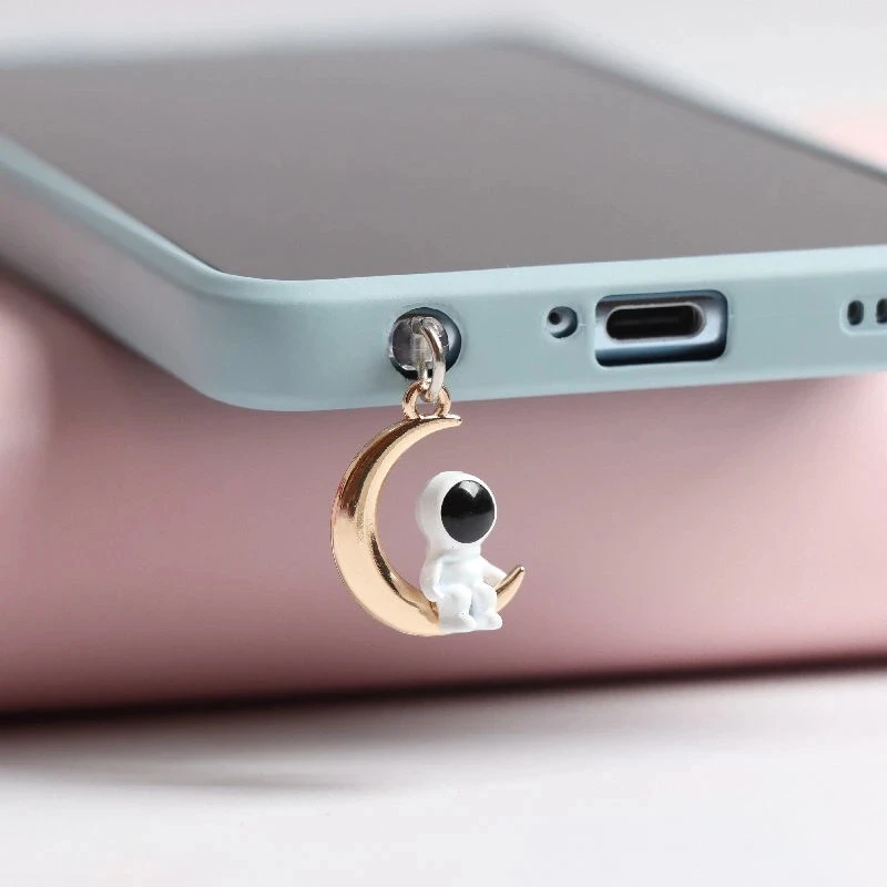 우주 비행사 먼지 플러그 참 귀여운 충전 포트 방진 플러그 Kawaii Usb Type C Plug For iPhone 이어폰 잭 스토퍼 캡 펜던트