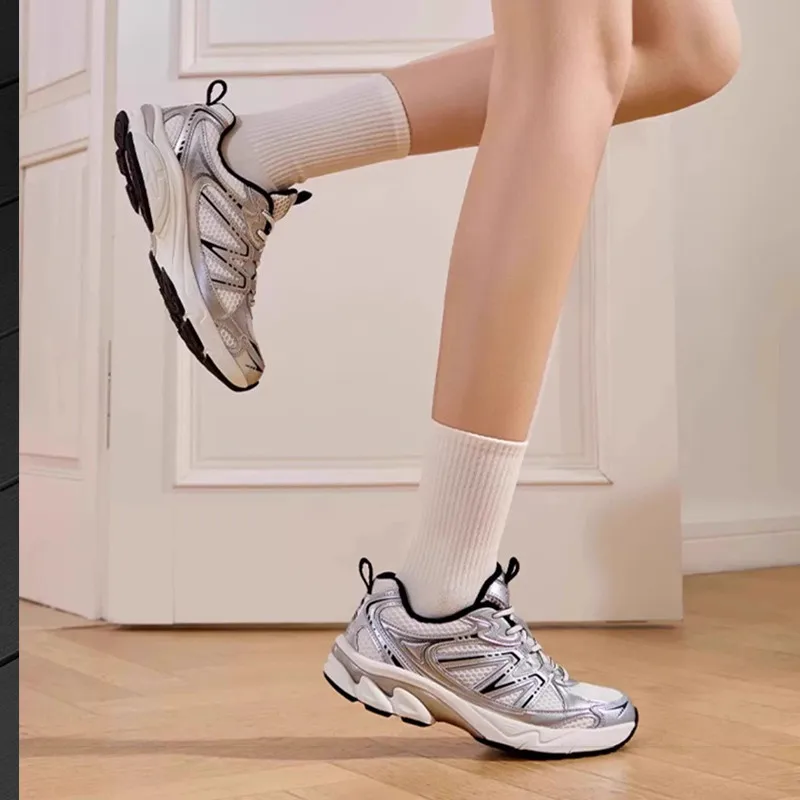 أحذية رياضية للرجال والنساء