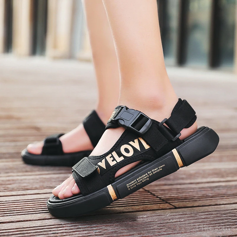

Fashion Outdoor Lightweight Breathable Sandy Beach New Men Sandals Garden Shoes Summer High Quality Shoes