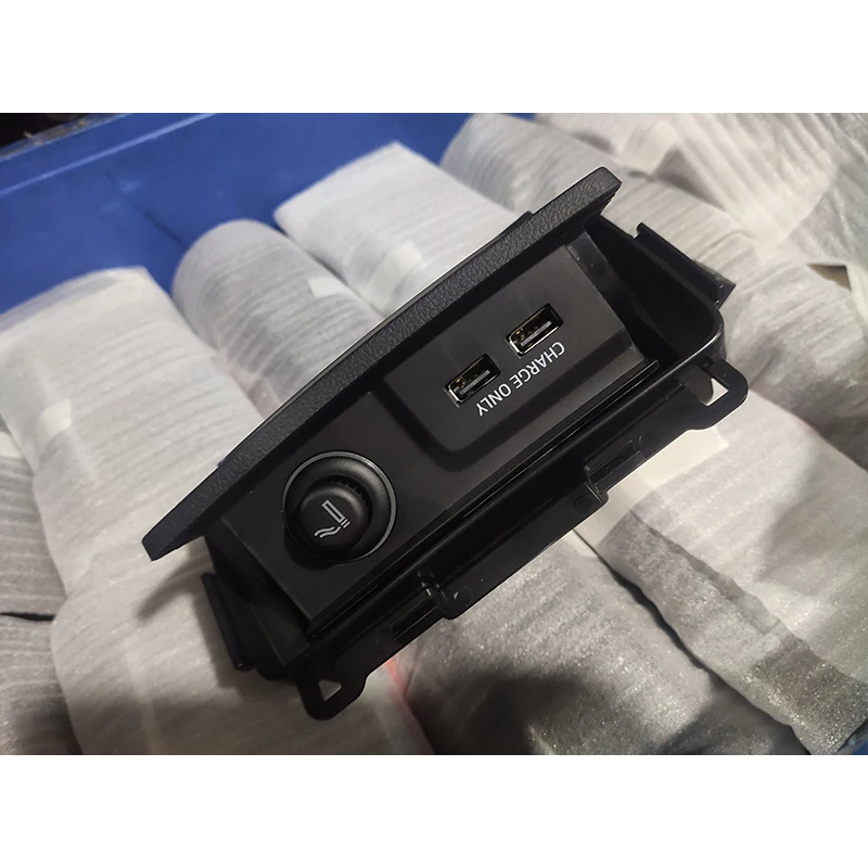 Auto12VCenterConsoleRearAshtrayCigaretteLighterAssemblyUSB
